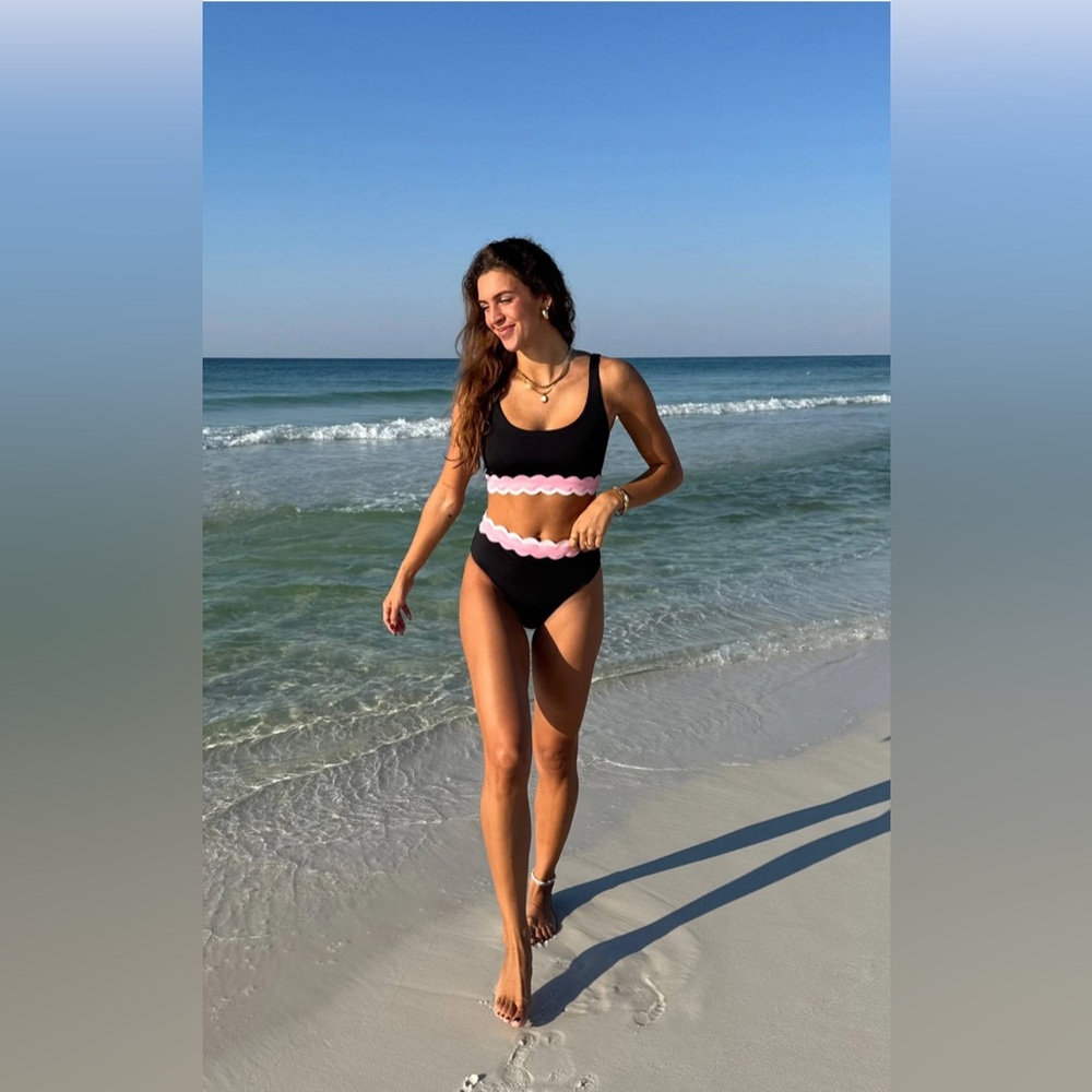 Beach Riot Bikini Set: Marin Top& Harriet Bottoms, Color:Sweet Berry Wave/Large